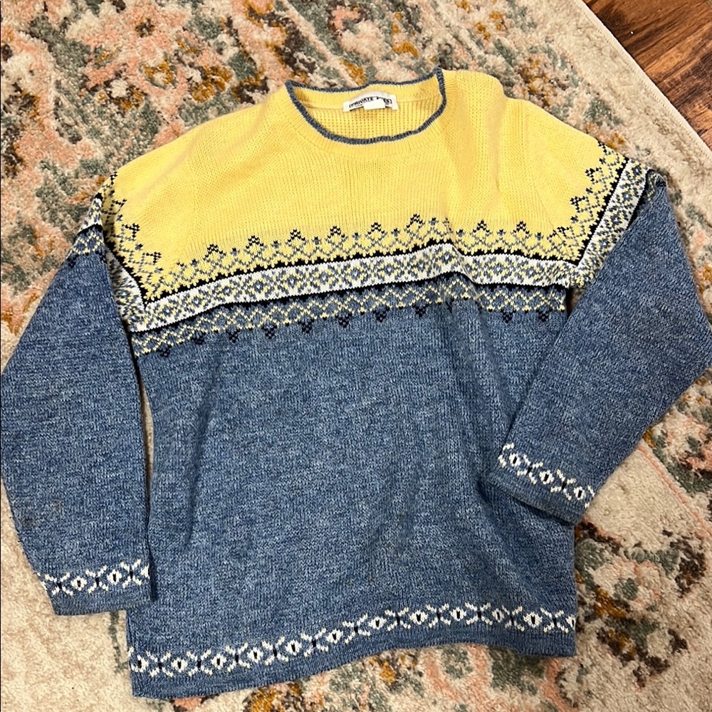 PRIVATE EYES Stylish Yellow and Blue Crewneck Sweater